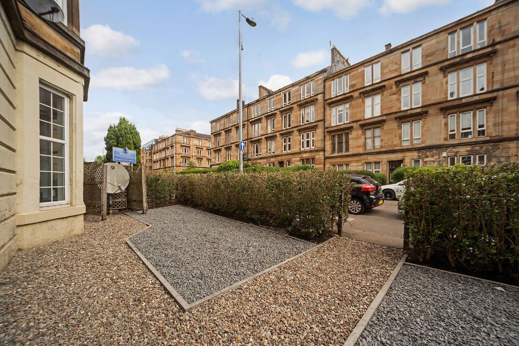 4 Bedroom Main Door Flat For Sale in Armadale Street, Dennistoun, G31 2UU