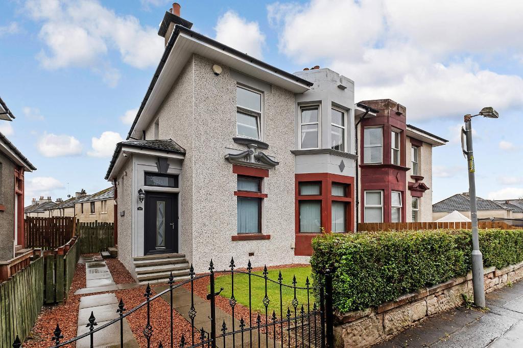 2 Bedroom Upper Cottage Flat For Sale In Swinton Road Baillieston