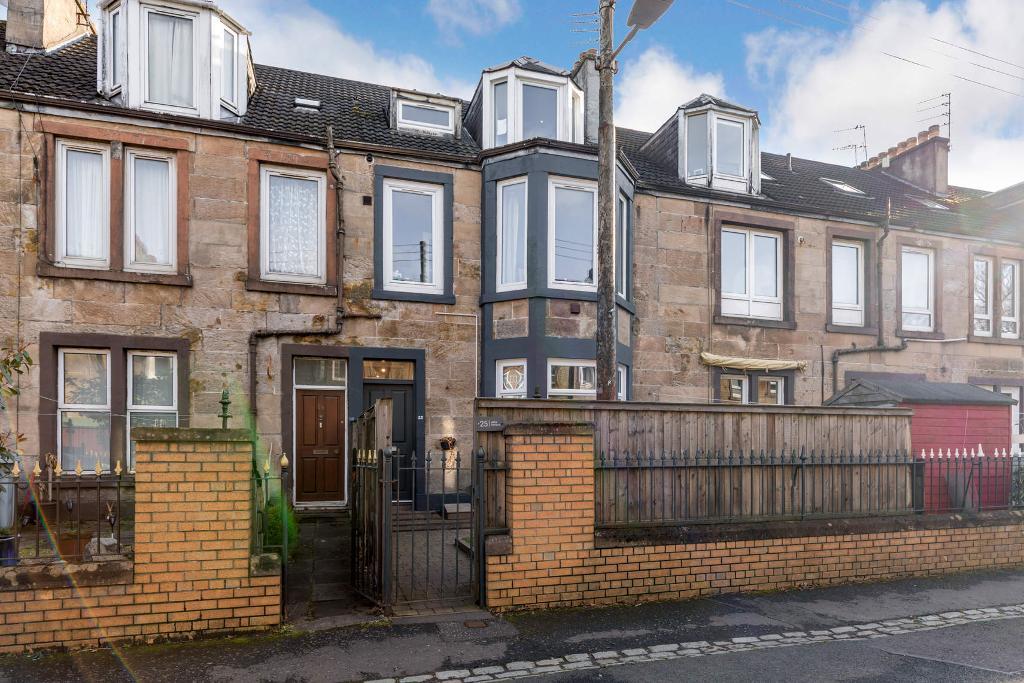 1 Bedroom Main Door Flat For Sale in Millar Terrace, Rutherglen, G73 1BD
