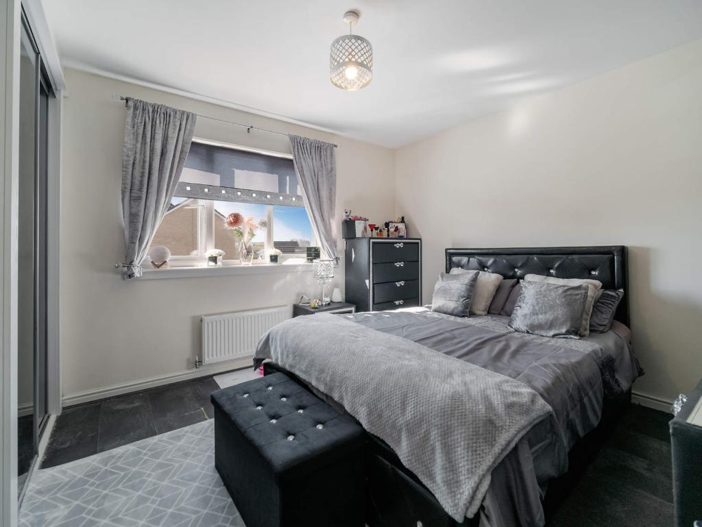 3 Bedroom Detached For Sale in Woodfoot Crescent, Darnley, G53 7ZS