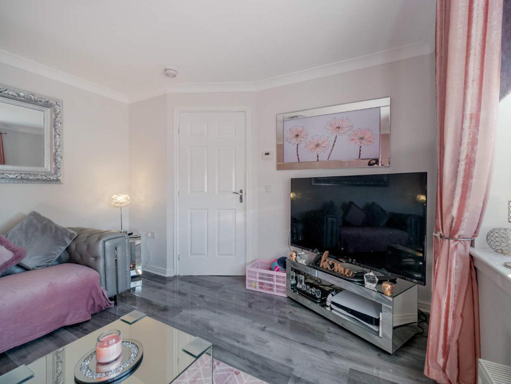 3 Bedroom Detached For Sale in Woodfoot Crescent, Darnley, G53 7ZS