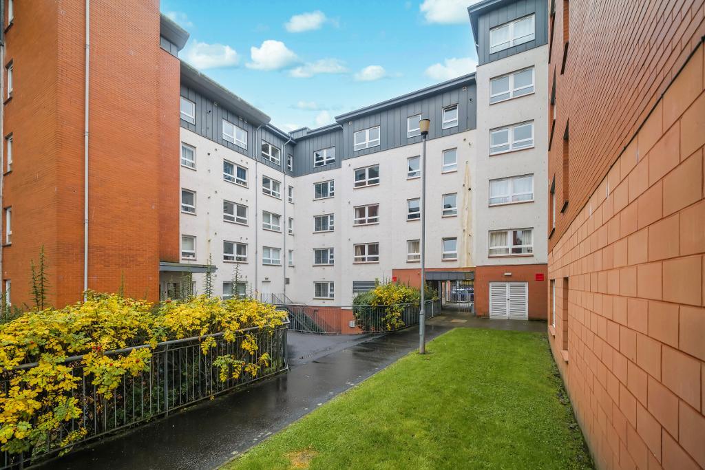 Whitehill Place, Dennistoun, G31 2BB